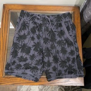 H&M Palm Trees Shorts - Medium